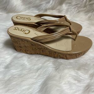 Circus by Sam Edelman tan cork wedge thong sandals size 7.5